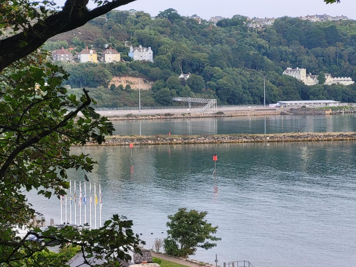 Seasidesteps Fishguard Exterior photo
